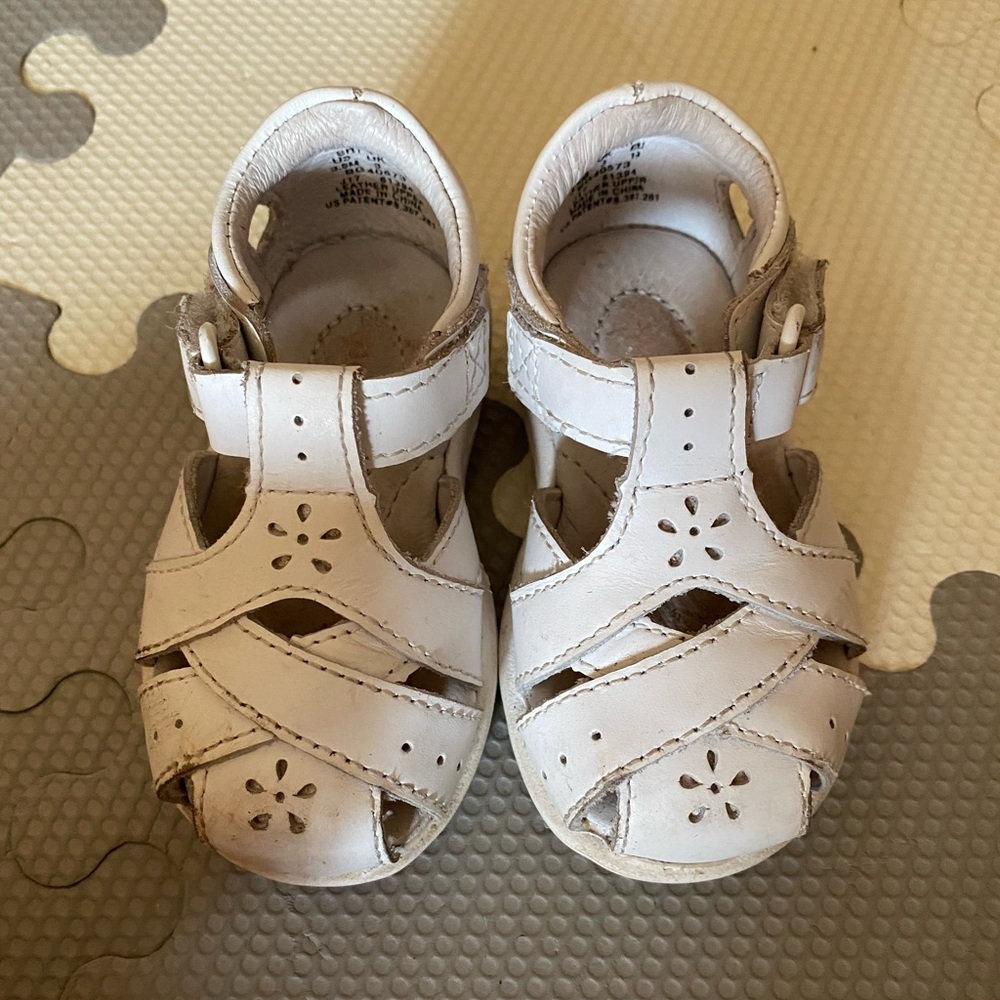 Stride rite size 3.5 white fisherman sandal